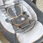 Kép 9/10 - INGENUITY Konvertibilis utazó hinta dallamokkal Bella Teddy™ 0m+ 9kg-ig