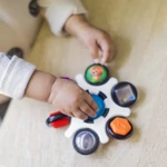Kép 5/10 - Baby Einstein Érzékszervi játék, Curiosity Clutch™, 3 hó+