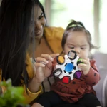Kép 10/10 - Baby Einstein Érzékszervi játék, Curiosity Clutch™, 3 hó+