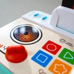 Kép 9/10 - Baby Einstein Zenélő játékkonyha, Magic Touch Kitchen™ Pretend to Cook, HAPE, 9 hó+