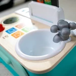 Kép 10/10 - Baby Einstein Zenélő játékkonyha, Magic Touch Kitchen™ Pretend to Cook, HAPE, 9 hó+