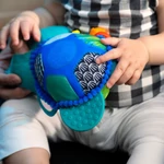 Kép 8/10 - Baby Einstein Aktív játék C-karikán teknős Neptune’s Sensory Sidekick™, 0,hó+