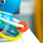 Kép 6/10 - Baby Einstein Rágóka/csörgő Opus’s Shake & Soothe™, 0 hó+