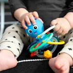 Kép 7/10 - Baby Einstein Rágóka/csörgő Opus’s Shake & Soothe™, 0 hó+