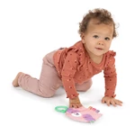 Kép 4/10 - INGENUITY Crinklet™ érzékszervi játék C gyűrűn mosómedve Deni 0m+