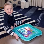 Kép 5/10 - Baby Einstein, vizes alátét, Sensory Splash™, 40x40 cm, 0 hó+
