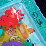 Kép 8/10 - Baby Einstein, vizes alátét, Sensory Splash™, 40x40 cm, 0 hó+