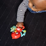 Kép 8/10 - BABY EINSTEIN Zenélő érzékszervi játék Roxy's Bright Flight™ - 3hó+