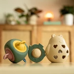 Kép 5/6 - PETITE&MARS Szilikon játék csörgővel Bear Basil Misty Green 0m+