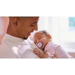 Kép 4/6 - Avent SCF092/03 Ultrasoft premium, lila játszócumi, 0-6 hó, 1 db