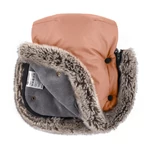 Kép 6/6 - PETITE&MARS Téli szett Arctic 4in1 bundazsák + kézmelegítő kesztyű babakocsira Furry - Pastel 
