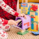 Kép 3/3 - Melissa & Doug azúrkék nyomok és te fa postaláda készlet