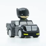 Kép 2/3 - YuMe Batman meglepetés Batmobil chibi figura és kisautó (többféle)