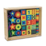 Kép 2/3 - Melissa & Doug Fa készségfejlesztő játék, Fűzős gyöngyök dobozban