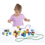 Kép 3/3 - Melissa & Doug Fa készségfejlesztő játék, Fűzős gyöngyök dobozban