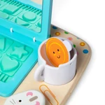 Kép 2/3 - Melissa & Doug bébijáték, Fa asztali laptop kiegészítőkkel
