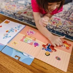 Kép 3/3 - Melissa & Doug kreatív játék, újrahasználható matricakészlet, Azúrkék nyomok és te - Azúrkék kedvenc helyei