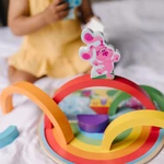 Kép 2/3 - Melissa & Doug fa készségfejlesztő játék, Azúrkék nyomok és te - szivárvány puzzle