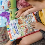 Kép 2/3 - Melissa & Doug kreatív játék, újrahasználható matrica füzet, Mancs Őrjárat - Küldetések