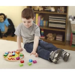 Kép 2/3 - Melissa & Doug Fa készségfejlesztő játék, Formaillesztő óra