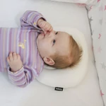 Kép 6/6 - Zopa párna babáknak - laposfejûség elleni memóriahabos ergonomikus Tencel fehér
