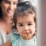 Kép 3/5 - Philips AVENT játszócumi Ultrasoft Premium állatos 6-18hó lányos 2db