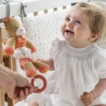 Kép 4/4 - Nattou felhúzós rezgő játék plüss Mila, Zoe and Lana - Mila, a boci