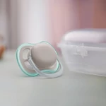 Kép 3/5 - Philips AVENT játszócumi Ultra Air neutral 18hó 1db