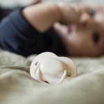 Kép 3/5 - Tommee Tippee játszócumi Cherry latex 2 db 18-36hó