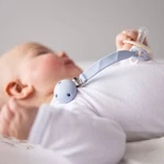 Kép 3/3 - BabyOno cumitartó pánt szilikon kék 1469/02
