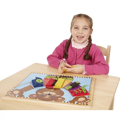 Melissa & Doug Készségfejlesztő játék, Tanuló maci, öltözködés