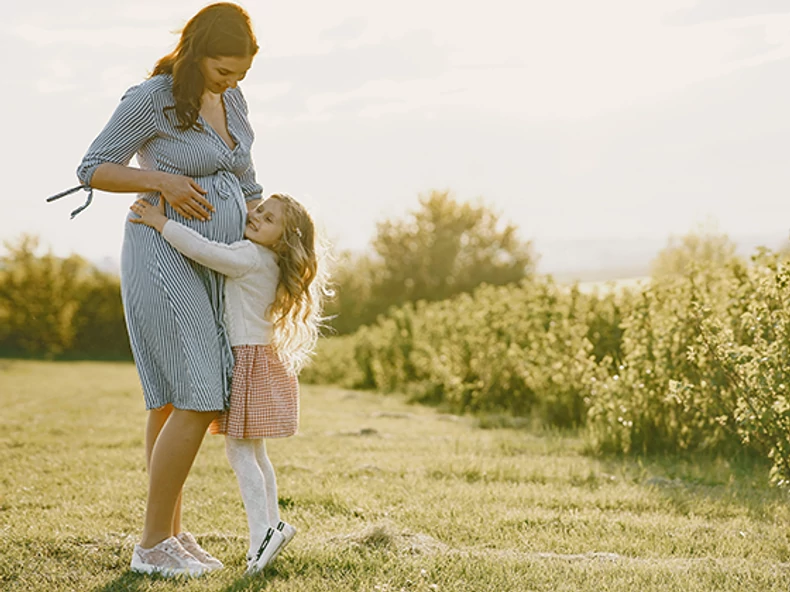 Előbújnak a tavaszi első napsugarai - Kismama ruhadarabok az enyhébb időre!