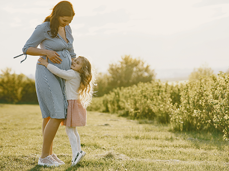 Előbújnak a tavaszi első napsugarai - Kismama ruhadarabok az enyhébb időre!