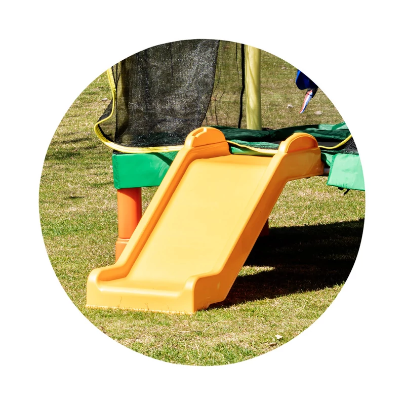 Chipolino Playground Trambulin 200 cm csúszdával, létrával - green