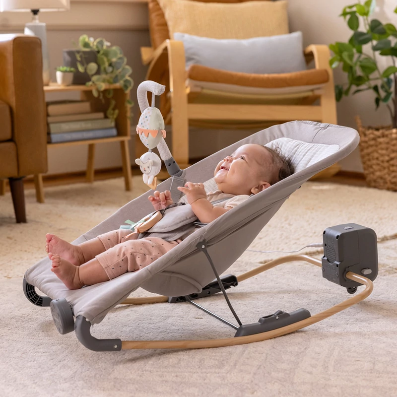 INGENUITY Masszázs vibráló hintaszék melódiával Soulful Skies™ 0m+ 9kg-ig