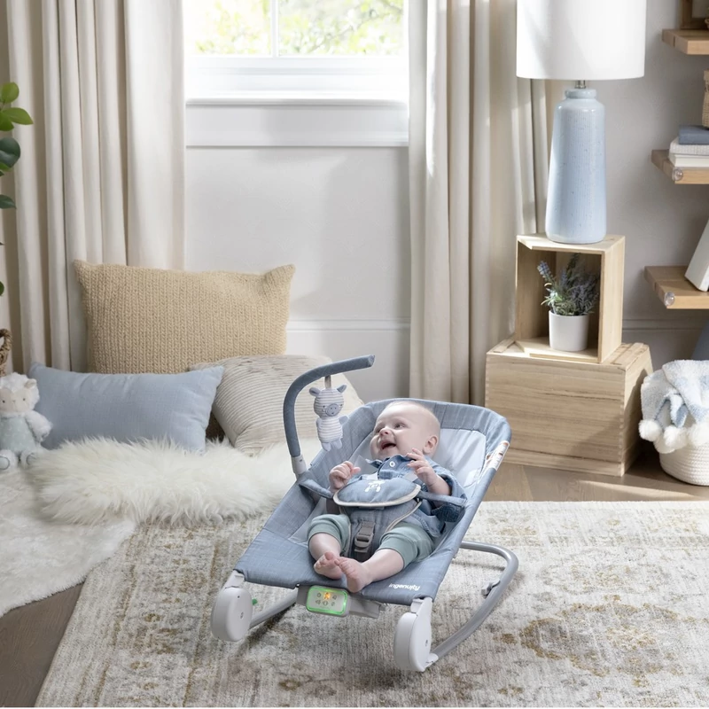 Ingenuity Rezgő masszázs pihenőszék dallamokkal, Happy Belly™, Rock-to-Bounce, Chambray, 0 hó