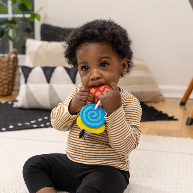 BABY EINSTEIN Rágóka csörgővel zebra Zen™ Shake-a-Shape BPA mentes - 0hó+