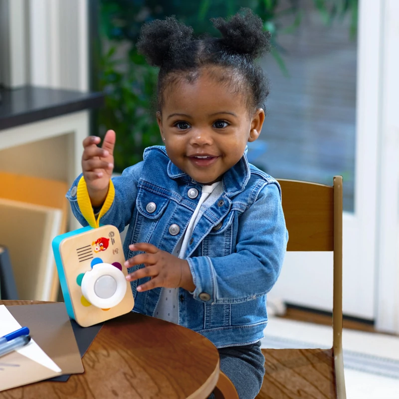 BABY EINSTEIN Interaktív játék hanggal fényképezőgép HAPE - 6hó+