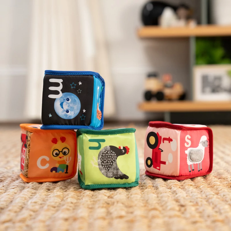 BABY EINSTEIN Textil játék kockák ábécé Alpha Stacks™ 4db, 3hó+