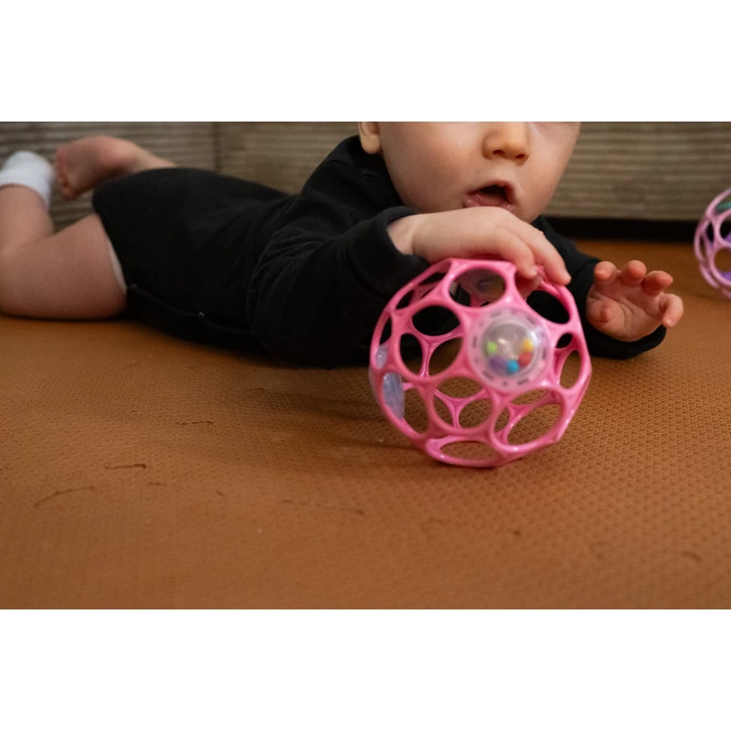 OBALL Játék Oball RATTLE 10 cm 0hó + AQUAINT 50 ml - dark pink