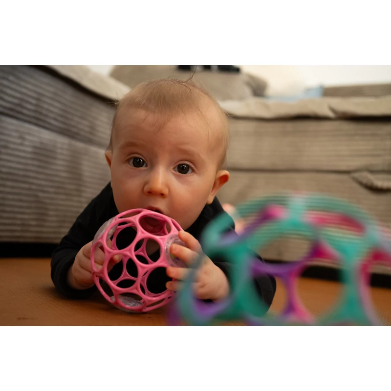 OBALL Játék Oball RATTLE 10 cm 0hó + AQUAINT 50 ml - dark pink