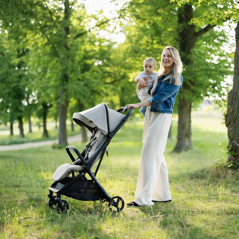 PETITE&MARS Sport babakocsi Flip - Forever Black