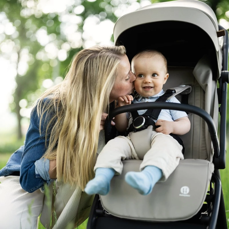 PETITE&MARS Sport babakocsi Flip - Forever Black