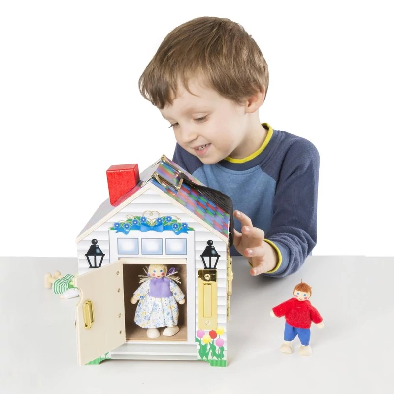 Melissa & Doug Fa készségfejlesztő játék, Ház kulcsokkal, csengőkkel és figurákkal