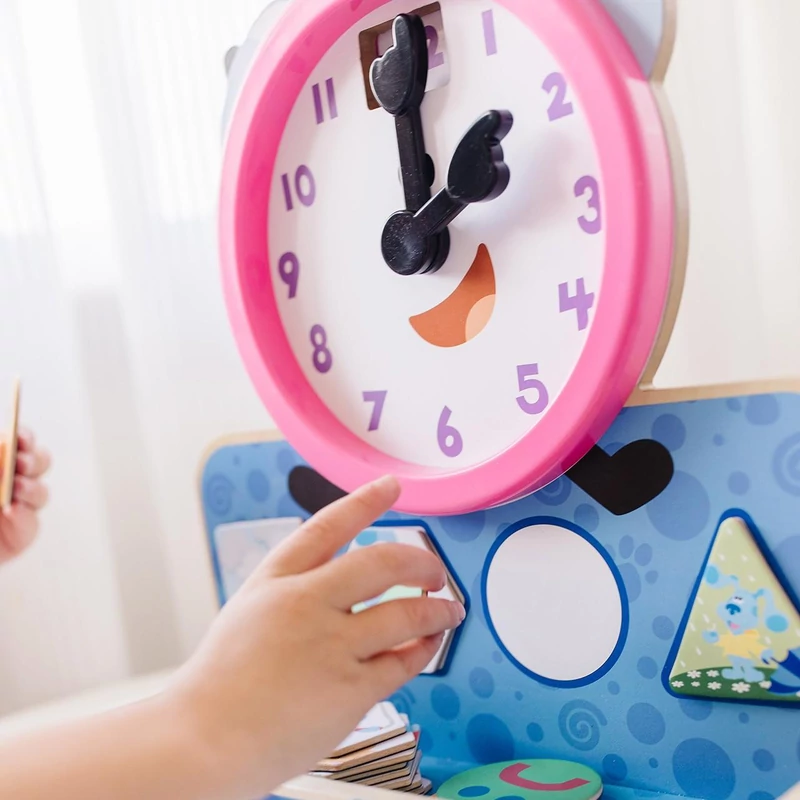 Melissa & Doug fa készségfejlesztő játék, Azúrkék nyomok és te - mágneses óra