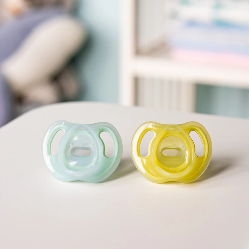 Tommee Tippee játszócumi Ultra Light 2 db 6-18 hó