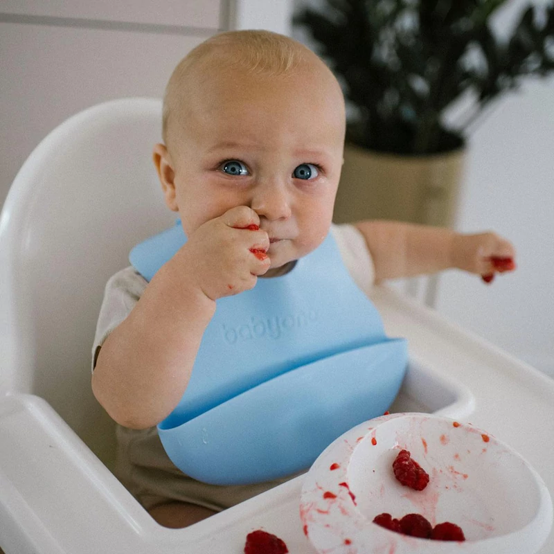 BabyOno előke - mûanyag puha állítható világoskék 835/05