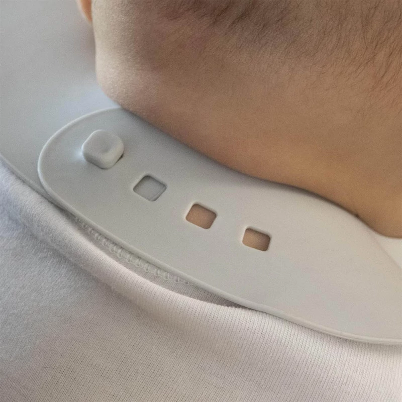 BabyOno előke - mûanyag puha állítható világoskék 835/05